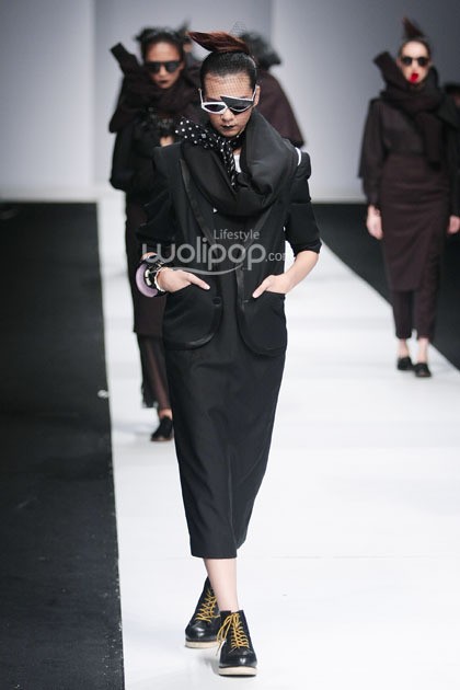 Tri Handoko Requiem. Ikatan Perancang Mode Indonesia. Jakarta Fashion Week 2015 at Senayan City. Jakarta. [Foto: Mohammad Abduh/Wolipop]