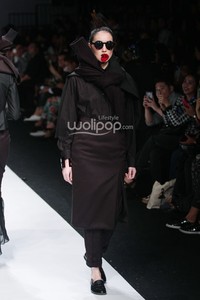 Tri Handoko Requiem. Ikatan Perancang Mode Indonesia. Jakarta Fashion Week 2015 at Senayan City. Jakarta. [Foto: Mohammad Abduh/Wolipop]