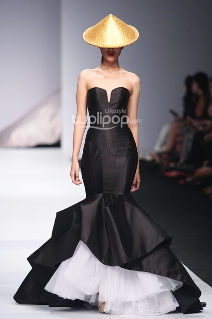 Yogie Pratama Une affaire de Femmes. Ikatan Perancang Mode Indonesia. Jakarta Fashion Week 2015 at Senayan City. Jakarta. [Foto: Mohammad Abduh/Wolipop]