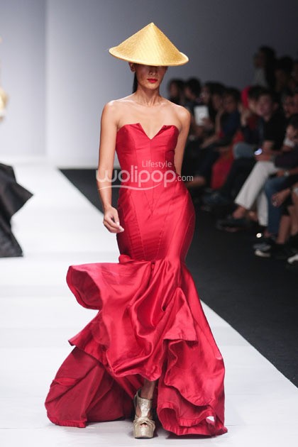 Yogie Pratama Une affaire de Femmes. Ikatan Perancang Mode Indonesia. Jakarta Fashion Week 2015 at Senayan City. Jakarta. [Foto: Mohammad Abduh/Wolipop]