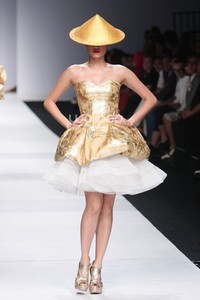 Yogie Pratama Une affaire de Femmes. Ikatan Perancang Mode Indonesia. Jakarta Fashion Week 2015 at Senayan City. Jakarta. [Foto: Mohammad Abduh/Wolipop]