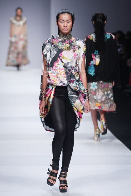 Mel Ahyar Suvarnabhumi Ikatan Perancang Mode Indonesia. Jakarta Fashion Week 2015 at Senayan City. Jakarta. [Foto: Mohammad Abduh/Wolipop]