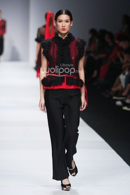 Stephanus Hamy chic and clean Jakarta Fashion Week 2015 at Senayan City. Jakarta. [Foto: Mohammad Abduh/Wolipop]