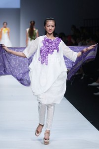 Carmanita Ikatan Perancang Mode Indonesia. Jakarta Fashion Week 2015 at Senayan City. Jakarta. [Foto: Mohammad Abduh/Wolipop]