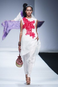 Carmanita Ikatan Perancang Mode Indonesia. Jakarta Fashion Week 2015 at Senayan City. Jakarta. [Foto: Mohammad Abduh/Wolipop]