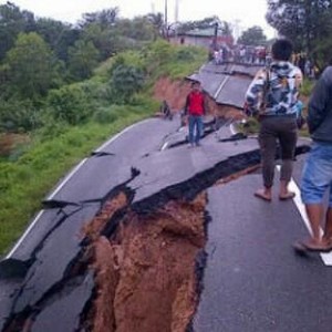 Dishub Perkirakan Butuh 2 Pekan Perbaiki Jalan Riau-Sumbar yang Amblas