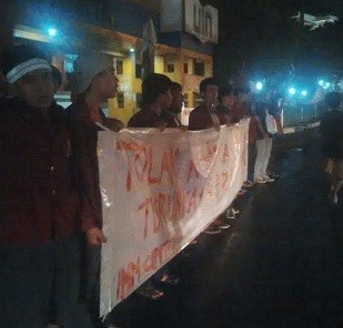 Jelang Tengah Malam, Puluhan Kader IMM Demo BBM di Ciputat