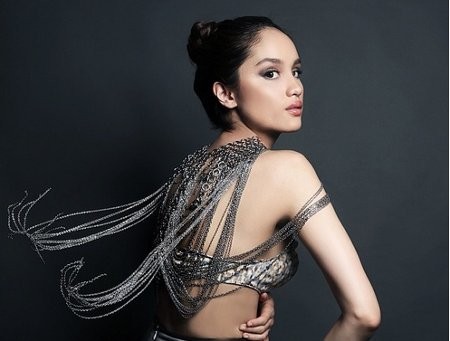 Fenomena Artis Muda Berpose Seksi di Instagram