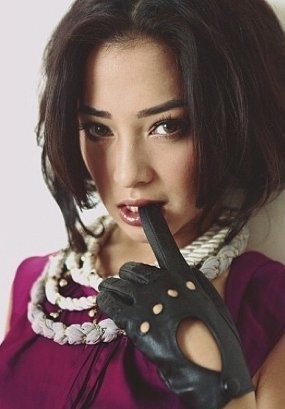 Fenomena Artis Muda Berpose Seksi di Instagram