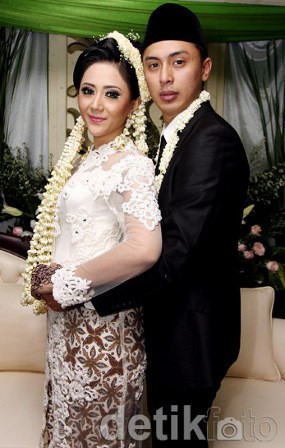 Aida Saskia Ngaku Ingin Dibakar Hidup-hidup, Ini Bantahan Suami