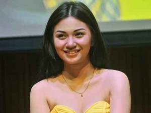 Ariel Tatum Senang Dandan di Atas Titik Wajar