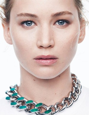 Kecantikan Jennifer Lawrence di Iklan Dior Terbaru