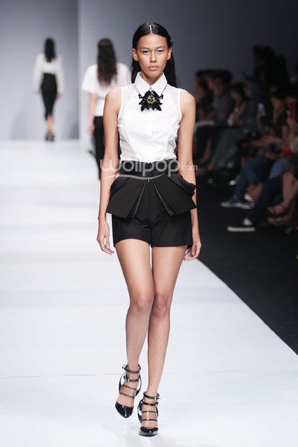 Yosafat Dwi Kurniawan Korean Cultural. Indonesia Fashion Forward. Jakarta Fashion Week 2015 at Senayan City. Jakarta. [Foto: Mohammad Abduh/Wolipop]