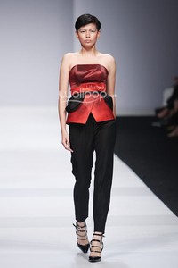 Yosafat Dwi Kurniawan Korean Cultural. Indonesia Fashion Forward. Jakarta Fashion Week 2015 at Senayan City. Jakarta. [Foto: Mohammad Abduh/Wolipop]