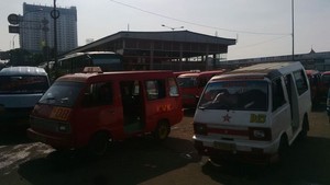 Sopir Angkot di Lebak Bulus Tetap Asyik Cari Duit Meski Ada Isu Mogok