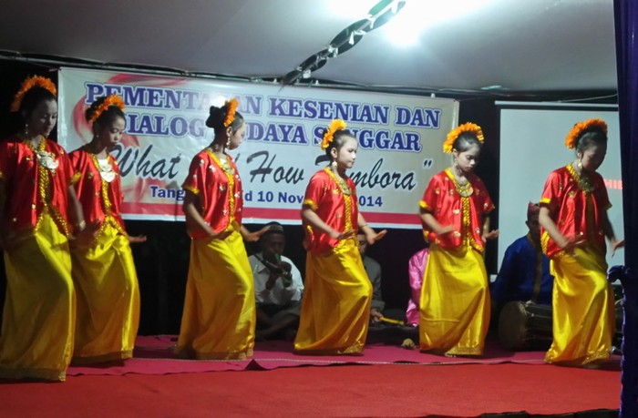 Tarian Menghipnosis & Silat Tenaga Dalam dari Kerajaan Sanggar, NTB