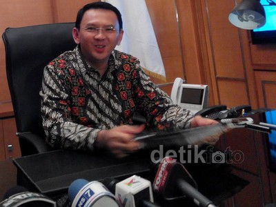 Ahok di Ruang Kerja Barunya