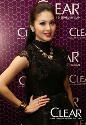 Keramas Setiap Hari, Rahasia Rambut Indah Sandra Dewi