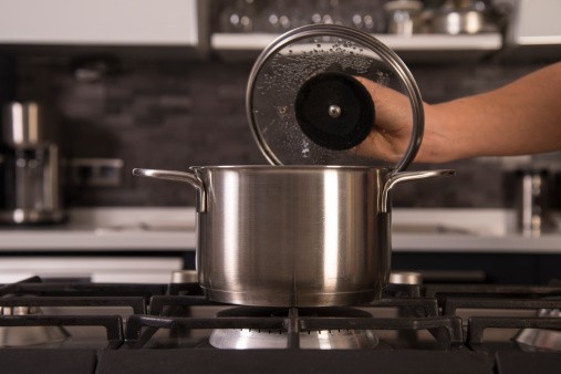 Maksimalkan Pemakaian Rice Cooker dan Panci Agar Lebih Irit Energi