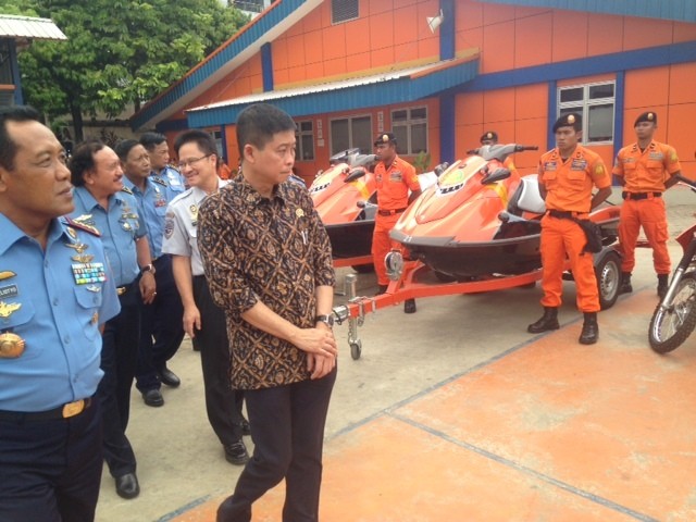 Blusukan ke Basarnas, Jonan: Saya Bingung Mau Ngomong Apa