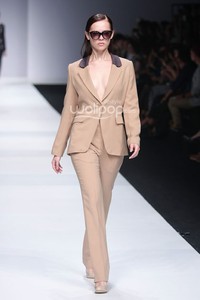 Vinora Revival of Tegel Belanda. Jakarta Fashion Week 2015 at Senayan City. Jakarta. [Foto: Mohammad Abduh/Wolipop]