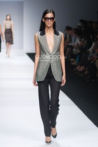 Vinora Revival of Tegel Belanda. Jakarta Fashion Week 2015 at Senayan City. Jakarta. [Foto: Mohammad Abduh/Wolipop]