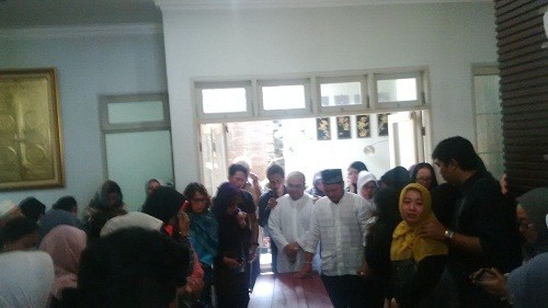 Jenazah Sri Tiba di Rumah Duka, Disambut Isak Tangis Keluarga