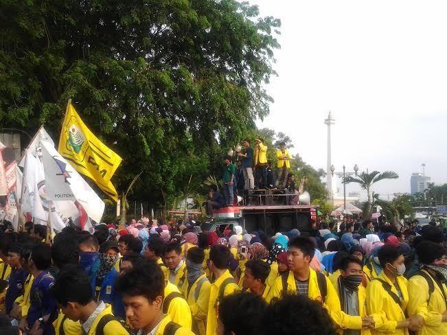 Tolak Kenaikan Harga BBM, Aliansi BEM Demo di Depan Istana