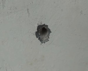 Ini Dinding Berlubang karena Peluru, Saksi Bisu Bentrok TNI dan Polisi