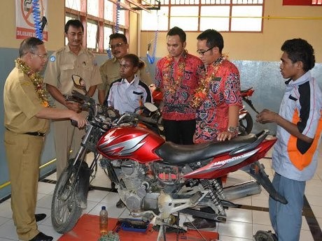 Honda Ajari Teknik Sepeda Motor di SMK Papua