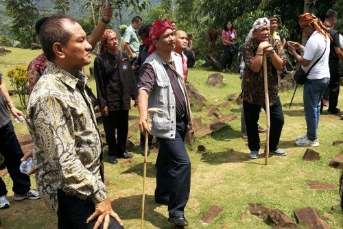 Menpar dan Kata-kata Ajaib dari Gunung Padang
