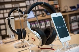 Apple Paksa Pengguna iPhone Install Beats Music