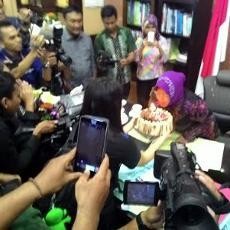 Ulang Tahun ke 53, Walikota Risma Dapat Kado Maling Burung