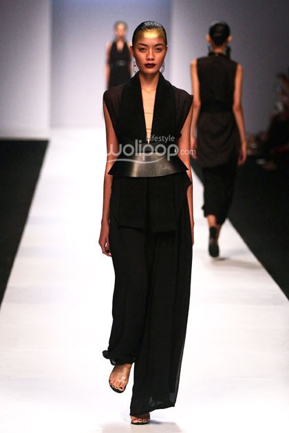 Oscar Lawalata The Ceremony of Java. Jakarta Fashion Week 2015 at Senayan City. Jakarta. [Foto: Mohammad Abduh/Wolipop]