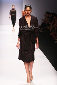 Oscar Lawalata The Ceremony of Java. Jakarta Fashion Week 2015 at Senayan City. Jakarta. [Foto: Mohammad Abduh/Wolipop]