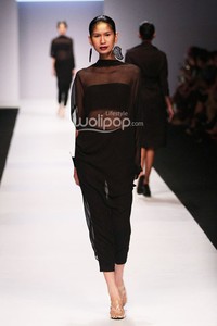 Oscar Lawalata The Ceremony of Java. Jakarta Fashion Week 2015 at Senayan City. Jakarta. [Foto: Mohammad Abduh/Wolipop]