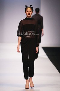 Oscar Lawalata The Ceremony of Java. Jakarta Fashion Week 2015 at Senayan City. Jakarta. [Foto: Mohammad Abduh/Wolipop]