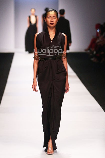 Oscar Lawalata The Ceremony of Java. Jakarta Fashion Week 2015 at Senayan City. Jakarta. [Foto: Mohammad Abduh/Wolipop]