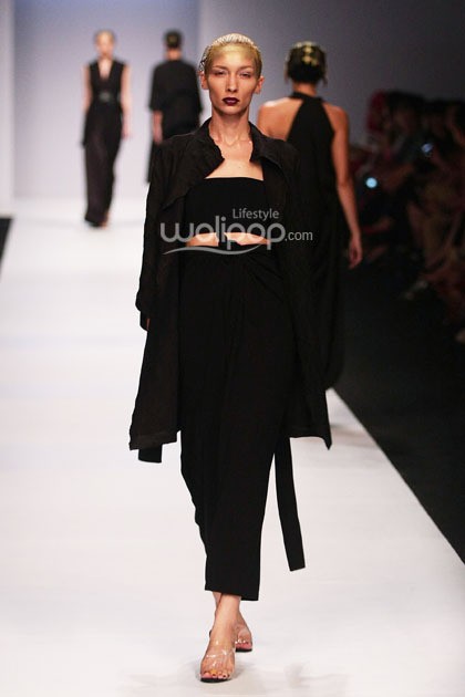 Oscar Lawalata The Ceremony of Java. Jakarta Fashion Week 2015 at Senayan City. Jakarta. [Foto: Mohammad Abduh/Wolipop]