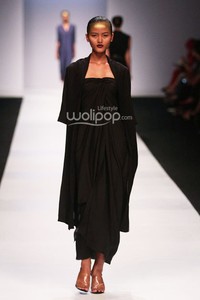 Oscar Lawalata The Ceremony of Java. Jakarta Fashion Week 2015 at Senayan City. Jakarta. [Foto: Mohammad Abduh/Wolipop]