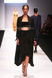 Oscar Lawalata The Ceremony of Java. Jakarta Fashion Week 2015 at Senayan City. Jakarta. [Foto: Mohammad Abduh/Wolipop]