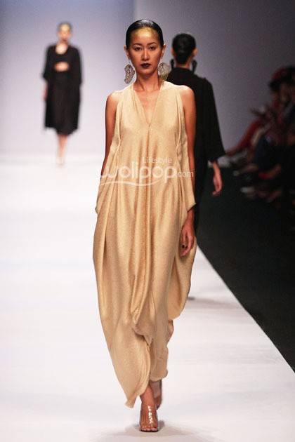 Oscar Lawalata The Ceremony of Java. Jakarta Fashion Week 2015 at Senayan City. Jakarta. [Foto: Mohammad Abduh/Wolipop]