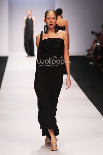 Oscar Lawalata The Ceremony of Java. Jakarta Fashion Week 2015 at Senayan City. Jakarta. [Foto: Mohammad Abduh/Wolipop]