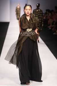 Oscar Lawalata The Ceremony of Java. Jakarta Fashion Week 2015 at Senayan City. Jakarta. [Foto: Mohammad Abduh/Wolipop]