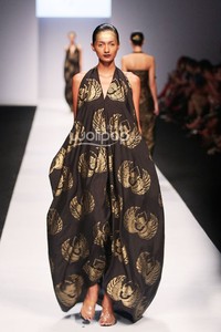 Oscar Lawalata The Ceremony of Java. Jakarta Fashion Week 2015 at Senayan City. Jakarta. [Foto: Mohammad Abduh/Wolipop]