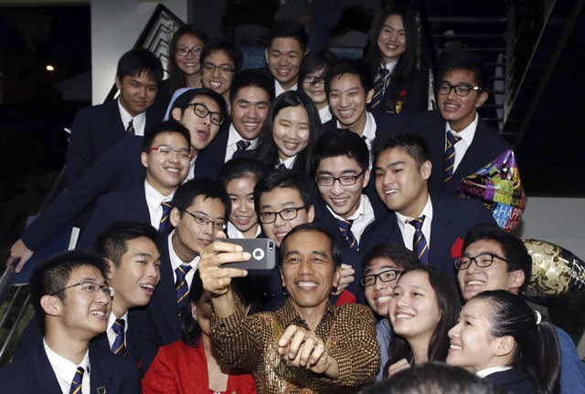 Jokowi Sempat Selfie Bersama Teman Sekolah Kaesang