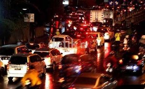 Hujan Mengguyur, Jakarta Macet di Sejumlah Ruas Jalan