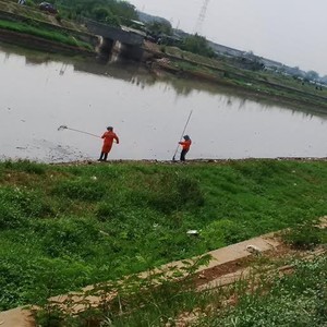 Tukang Bersih Sungai KBT Ini Heran pada Tukang Sampah Bermobil
