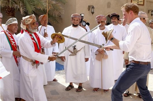 Liburan ke Oman, Pangeran Harry Main Pedang