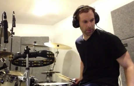 Wow, Petr Cech Jadi Drumer Foo Fighters